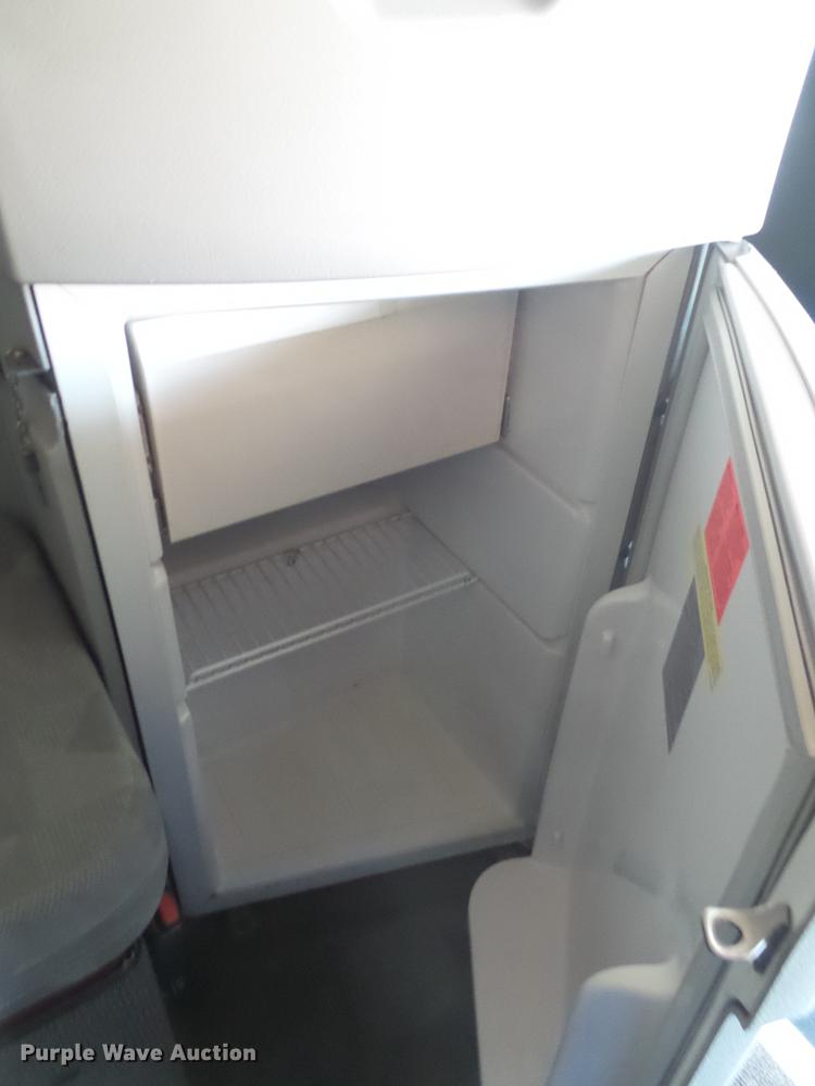 image for item DE1366 2009 Volvo VN semi truck