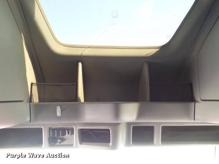 image for item DE1366 2009 Volvo VN semi truck