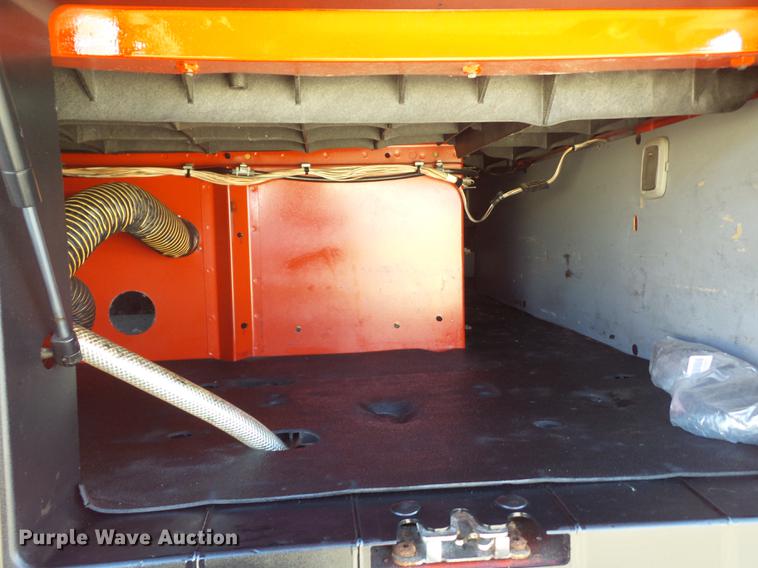 image for item DE1366 2009 Volvo VN semi truck