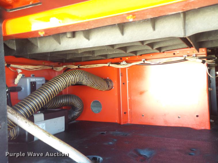 image for item DE1366 2009 Volvo VN semi truck