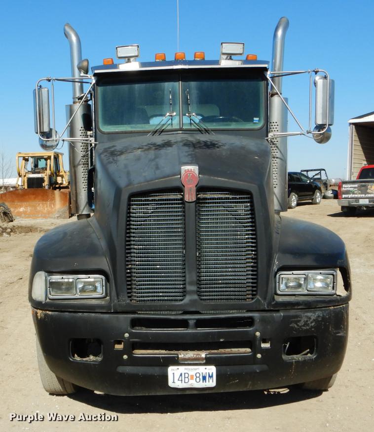 image for item DE6075 1987 Kenworth T600 semi truck