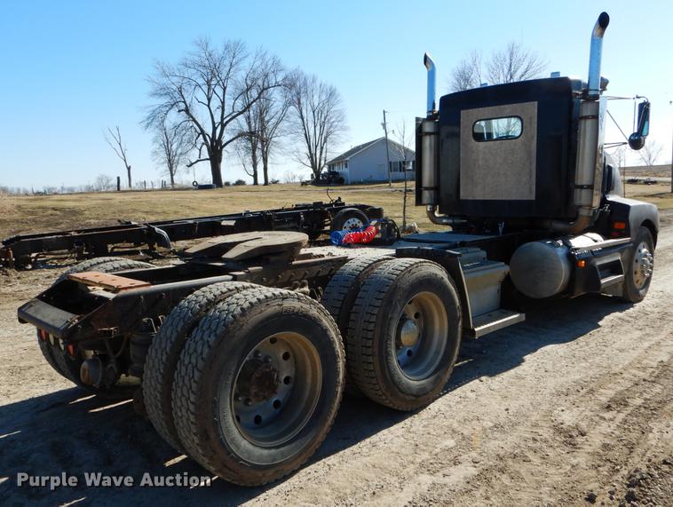 image for item DE6075 1987 Kenworth T600 semi truck