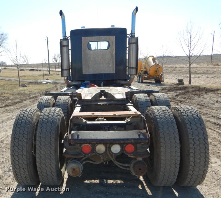 image for item DE6075 1987 Kenworth T600 semi truck