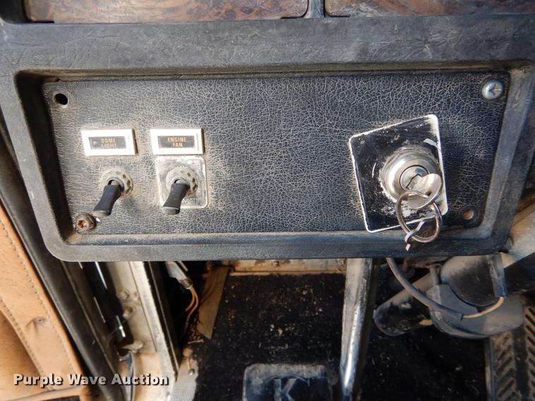 image for item DE6075 1987 Kenworth T600 semi truck