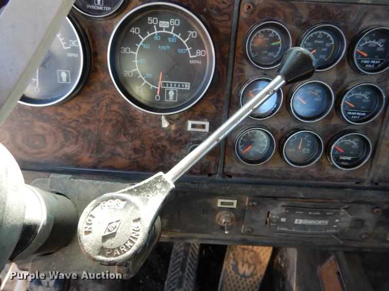 image for item DE6075 1987 Kenworth T600 semi truck