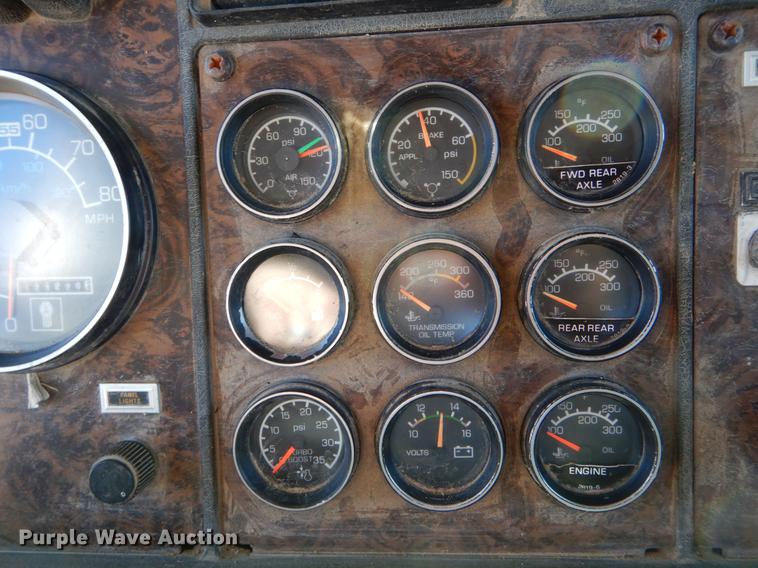 image for item DE6075 1987 Kenworth T600 semi truck