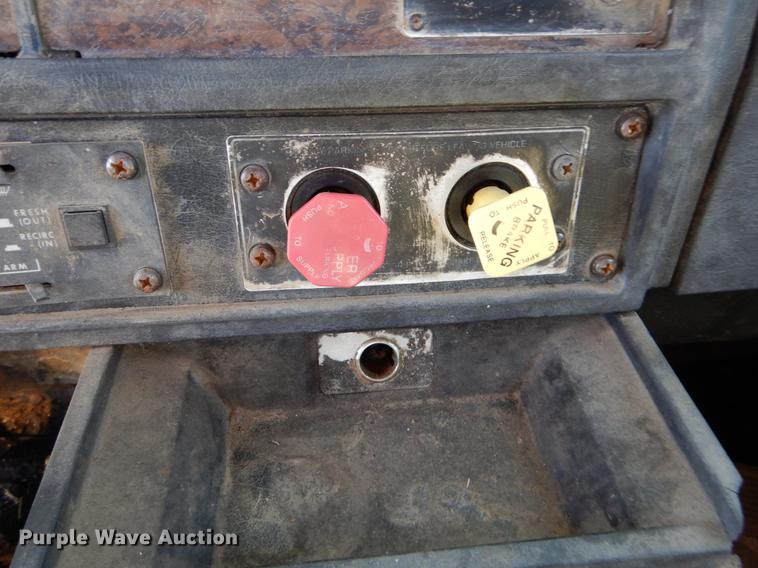 image for item DE6075 1987 Kenworth T600 semi truck