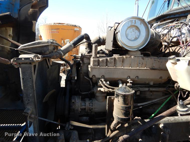 image for item DE6075 1987 Kenworth T600 semi truck