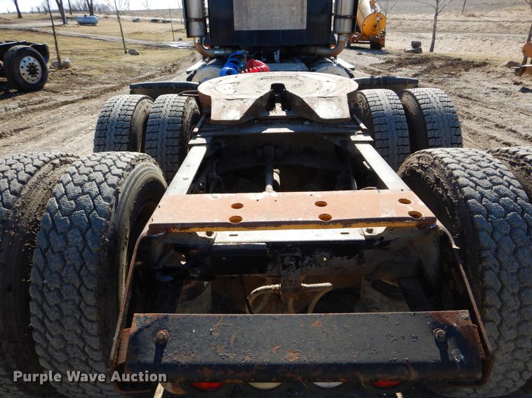 image for item DE6075 1987 Kenworth T600 semi truck