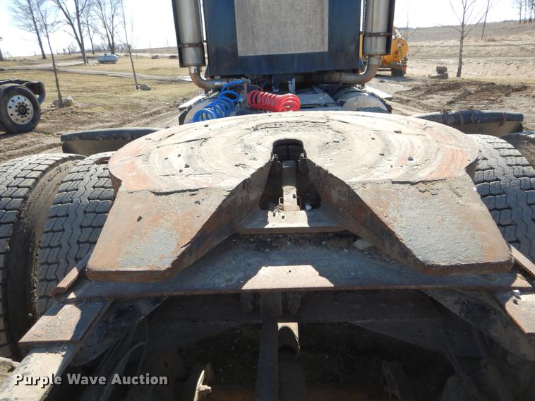 image for item DE6075 1987 Kenworth T600 semi truck