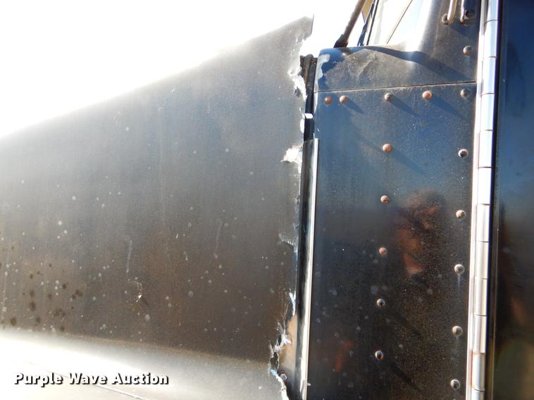 image for item DE6075 1987 Kenworth T600 semi truck