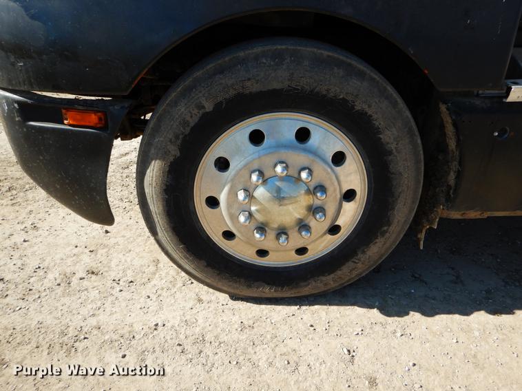 image for item DE6075 1987 Kenworth T600 semi truck