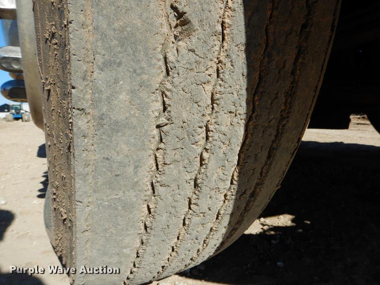 image for item DE6075 1987 Kenworth T600 semi truck