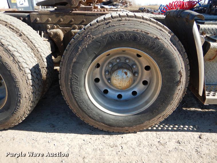 image for item DE6075 1987 Kenworth T600 semi truck