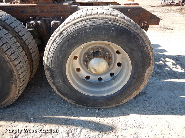 image for item DE6075 1987 Kenworth T600 semi truck