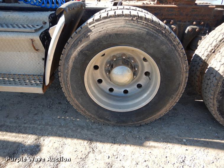 image for item DE6075 1987 Kenworth T600 semi truck