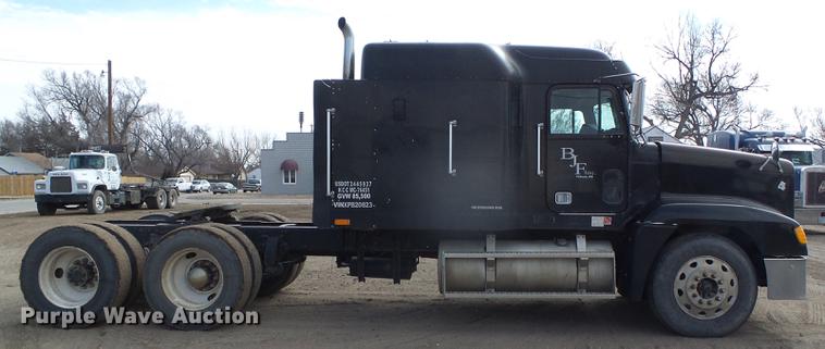 image for item DF2976 1999 Freightliner FLD semi truck