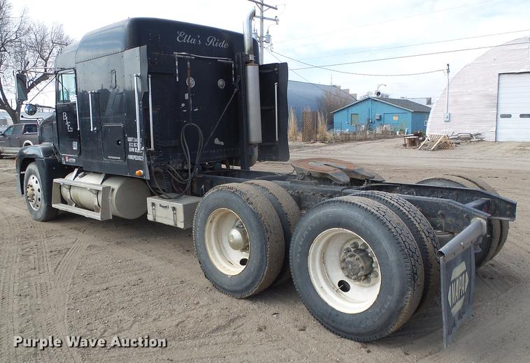 image for item DF2976 1999 Freightliner FLD semi truck