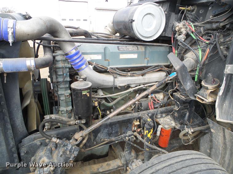 image for item DF2976 1999 Freightliner FLD semi truck