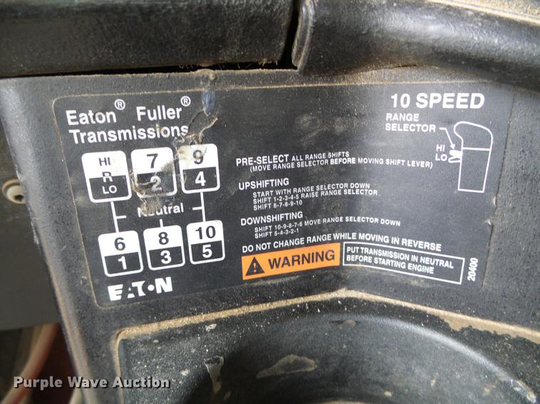 image for item DF2976 1999 Freightliner FLD semi truck