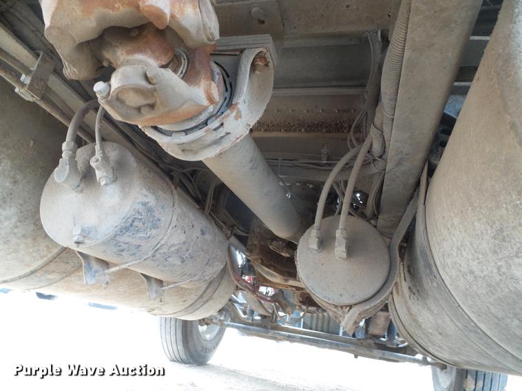 image for item DF2976 1999 Freightliner FLD semi truck