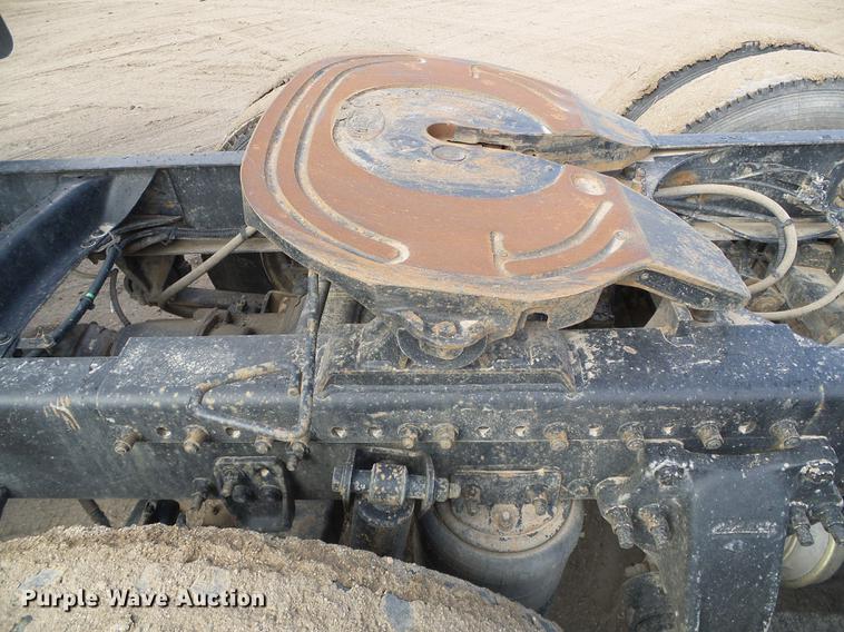 image for item DF2976 1999 Freightliner FLD semi truck