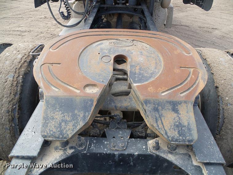 image for item DF2976 1999 Freightliner FLD semi truck