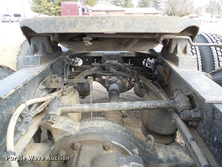 image for item DF2976 1999 Freightliner FLD semi truck