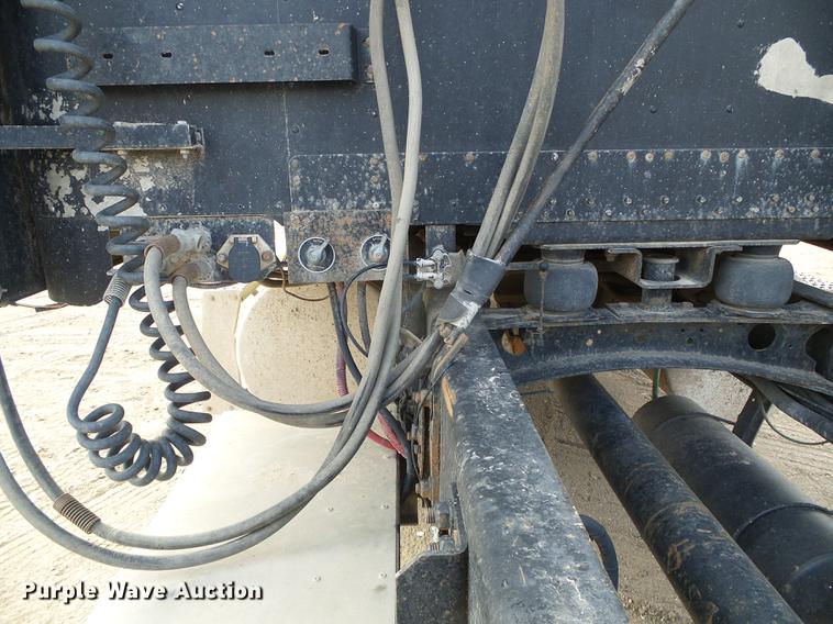 image for item DF2976 1999 Freightliner FLD semi truck