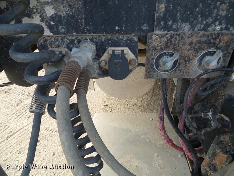 image for item DF2976 1999 Freightliner FLD semi truck