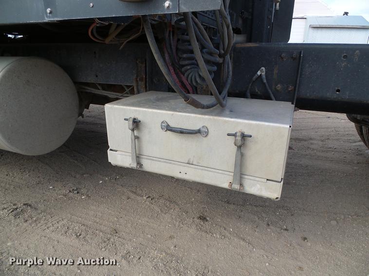 image for item DF2976 1999 Freightliner FLD semi truck