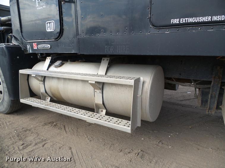 image for item DF2976 1999 Freightliner FLD semi truck