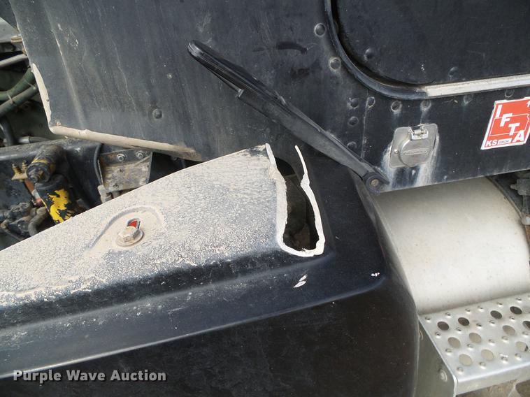 image for item DF2976 1999 Freightliner FLD semi truck