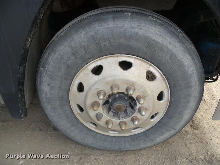 image for item DF2976 1999 Freightliner FLD semi truck