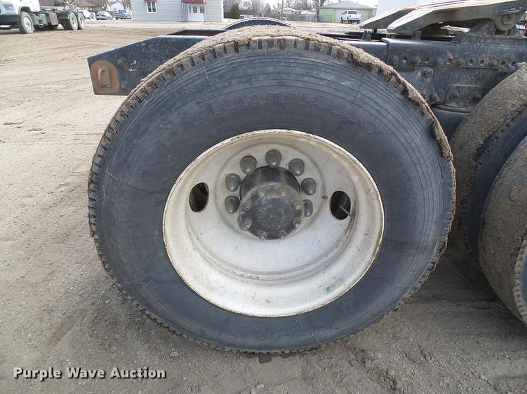 image for item DF2976 1999 Freightliner FLD semi truck