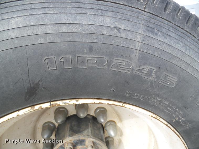 image for item DF2976 1999 Freightliner FLD semi truck