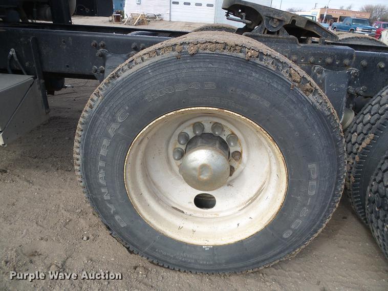 image for item DF2976 1999 Freightliner FLD semi truck