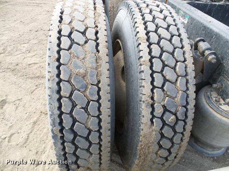 image for item DF2976 1999 Freightliner FLD semi truck