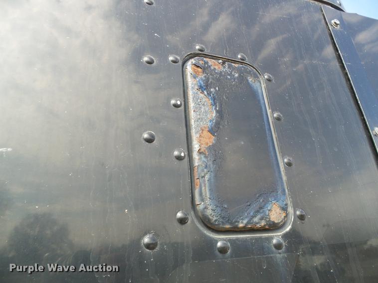 image for item DF2976 1999 Freightliner FLD semi truck