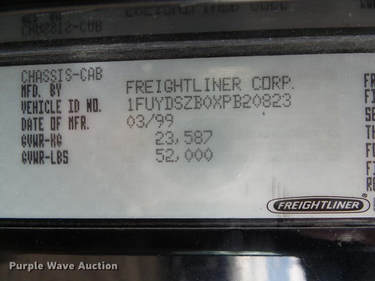 image for item DF2976 1999 Freightliner FLD semi truck