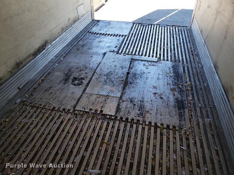 image for item DF3352 2000 Wabash dry van trailer