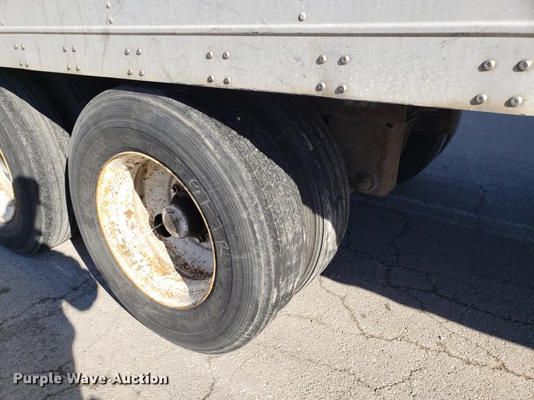 image for item DF3352 2000 Wabash dry van trailer