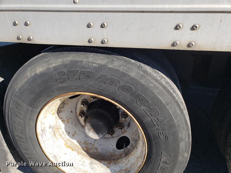 image for item DF3352 2000 Wabash dry van trailer