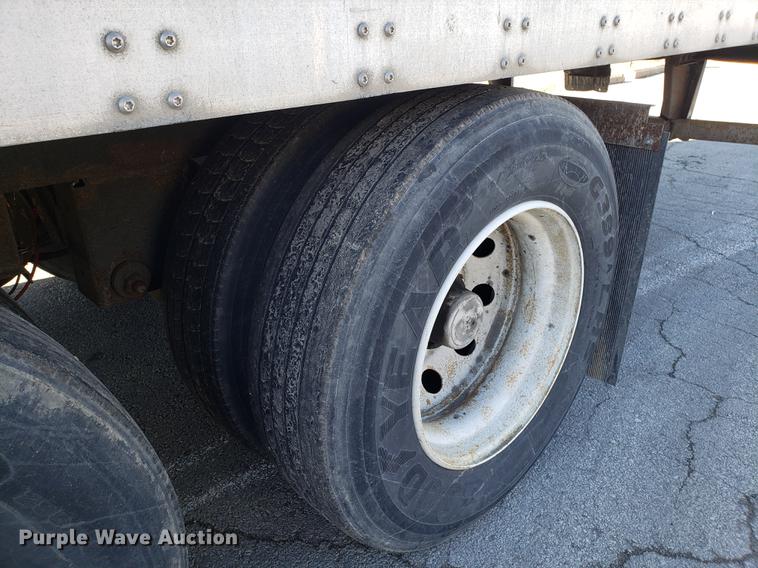 image for item DF3352 2000 Wabash dry van trailer