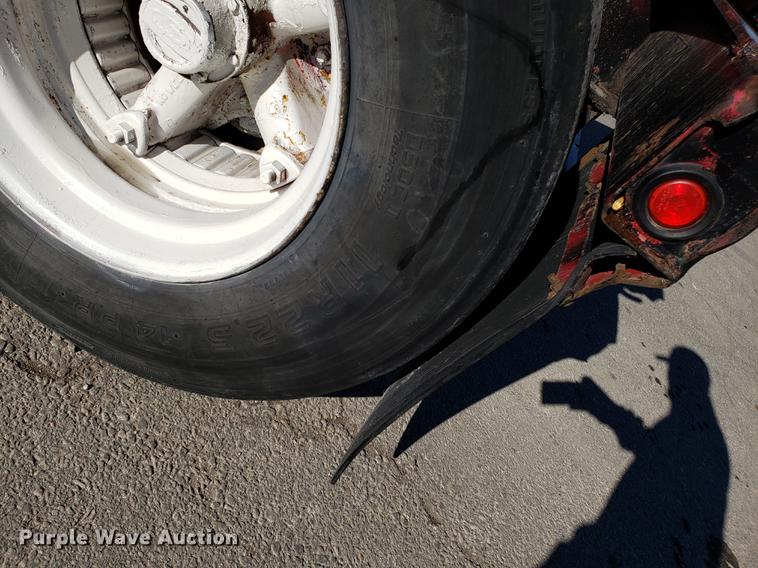 image for item DF3354 2000 Cheetah container trailer