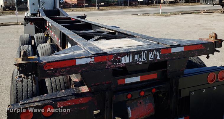 image for item DF3354 2000 Cheetah container trailer