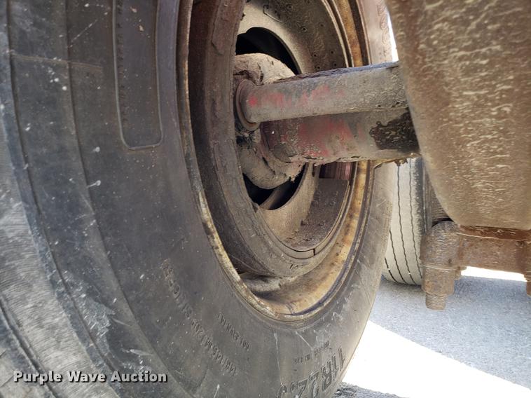 image for item DF3354 2000 Cheetah container trailer