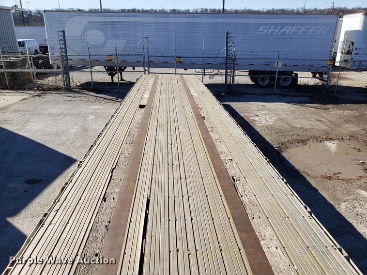 image for item DF3355 1999 Dorsey flatbed trailer