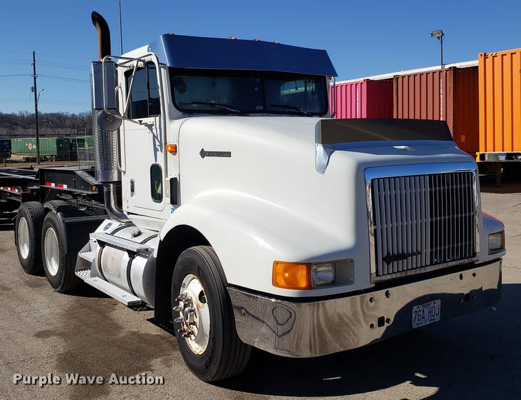 image for item DF3357 1996 International 9400 semi truck