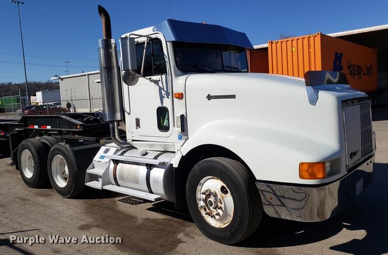 image for item DF3357 1996 International 9400 semi truck